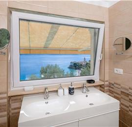 2 bedroom villa with pool and sea views in Bol, Brač Island, sleeps 4